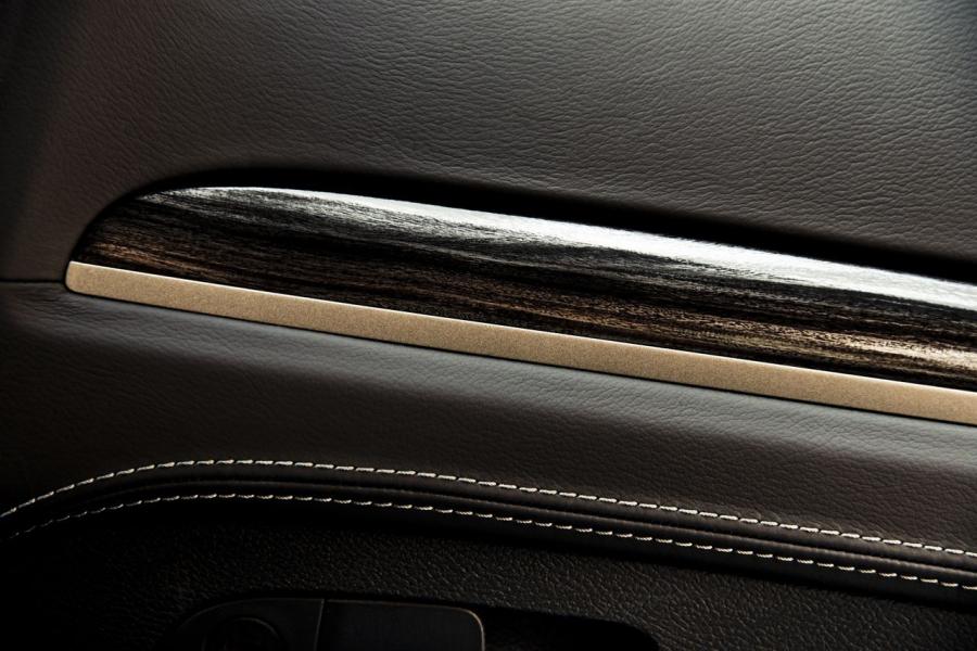 Детали интерьера Chrysler 300C John Varvatos Limited Edition (LX2) 2013 года  (фото 22 из 27)